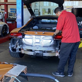 R2 Motorsports - Roberto taking the entire rear of the R8 - Auto Repair Near Me - Castaic, California