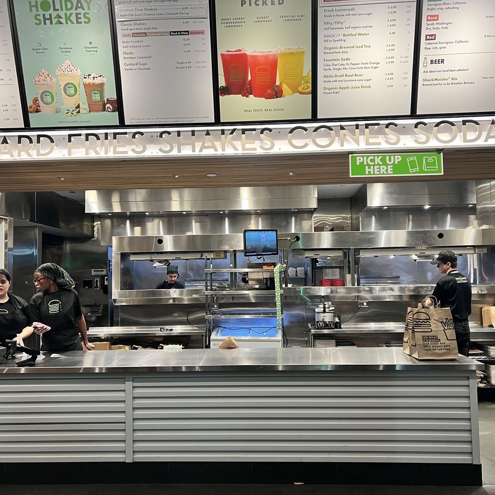 One of my new obsessions...I use to hate SS....but their fries and bacon avocado chicken sando are amaizing