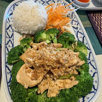 Lucky Elephant - L1. Garlic and Black Pepper Lunch Special - Thai Near Me - Ontario, California Lucky Elephant - L1. Garlic and Black Pepper Lunch Special - Thai Near Me - Ontario, California