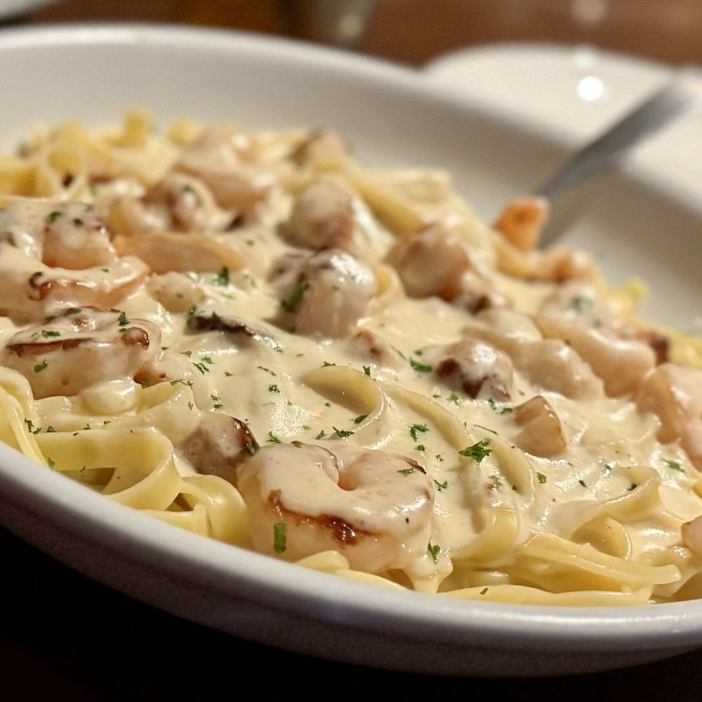 Olive Garden Italian Restaurant - Shrimp Alfredo - Italian Near Me - Madison, Wisconsin