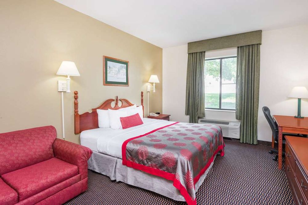 RAMADA BY WYNDHAM COLUMBIA Updated September 2024 70 Photos & 42