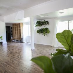 Amador Yoga - Plants add a nice touch to the room!