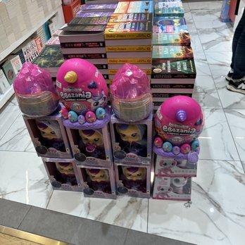 D&R Book And Press - Bookstores Near Me