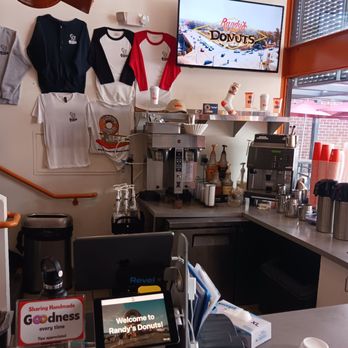 Randy's Donuts - Donuts Near Me - Pasadena, California