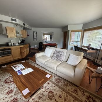 Ice House Lodge - Living room kitchen condo 204 - Hotels Near Me - Telluride, Colorado Ice House Lodge - Living room kitchen condo 204 - Hotels Near Me - Telluride, Colorado