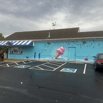 Handel's Ice Cream-Columbus - Handicap Parking and Artwork - Ice Cream & Frozen Yogurt Near Me - Columbus, Ohio