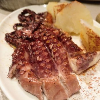 La Cantina de la Estación - Grilled octopus - Tapas Bars Near Me - Madrid, M