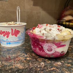 Playa Bowls - Hot oatmeal bowl and coconut/pitaya bowl