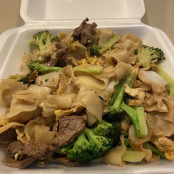 Ying’s Thai Cuisine - Beef pad see ew - Thai Near Me - Honolulu, Hawaii Ying’s Thai Cuisine - Beef pad see ew - Thai Near Me - Honolulu, Hawaii