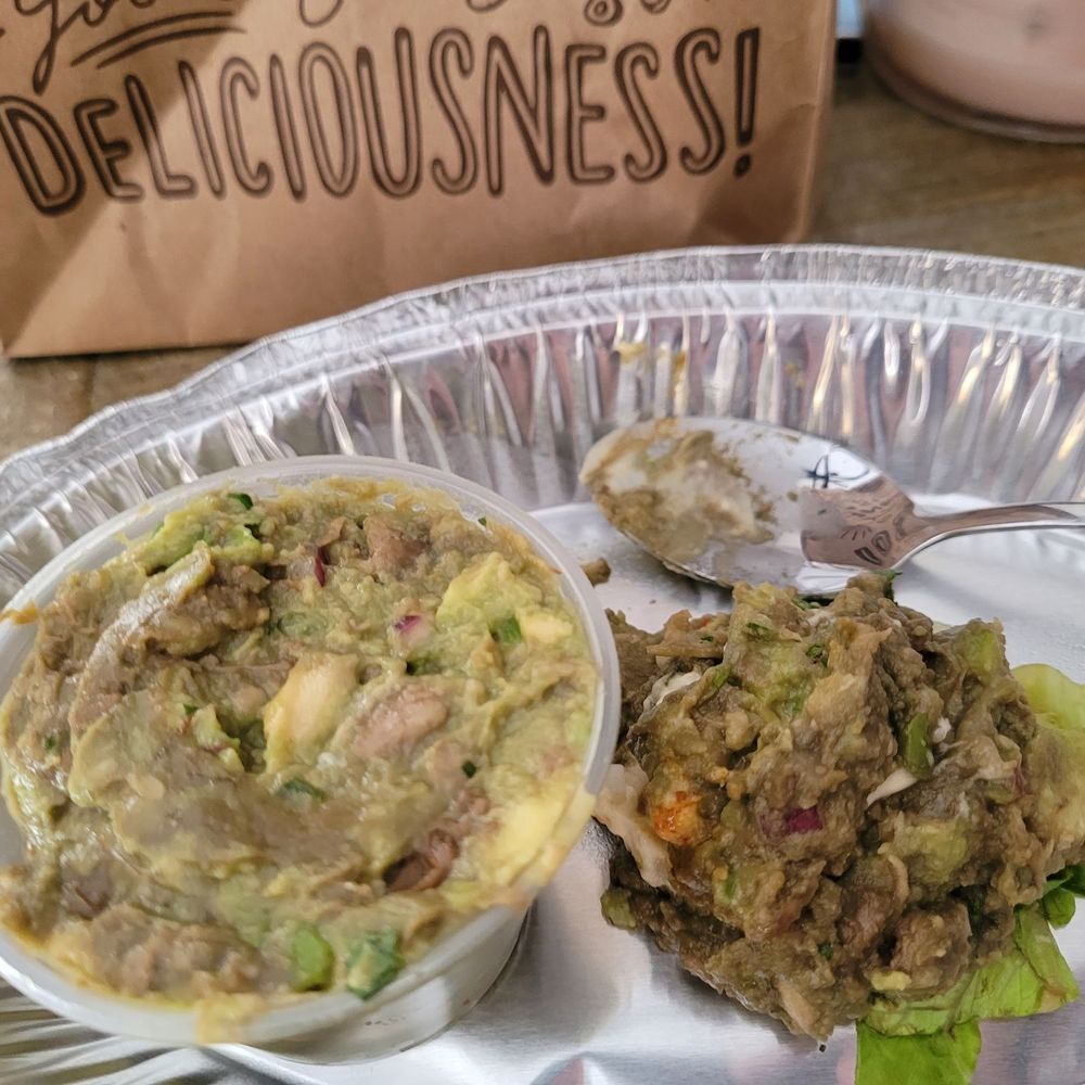 Chipoltle guacamole! They market feshness!? Really!? Pro tip; u can get this old ass guac at Taco Bell for much less$$ Chipoltle guacamole! They market feshness!? Really!? Pro tip; u can get this old ass guac at Taco Bell for much less$$