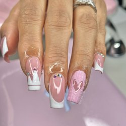 Beauty & Essence - Book with @jynails