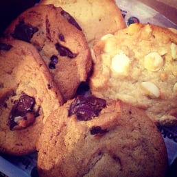 White Chocolate Macadamia Cookie