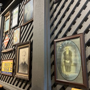 Cracker Barrel Old Country Store - Decor - Breakfast & Brunch Near Me - Troutville, Virginia