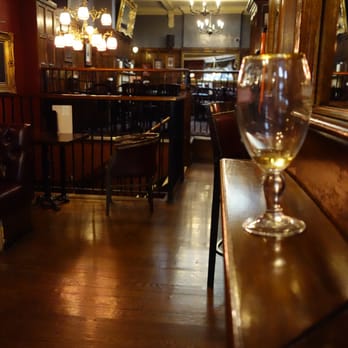 The Feathers - Pubs Near Me - London, XGL