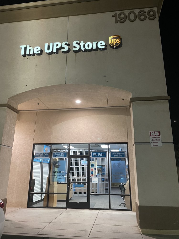 THE UPS STORE 14 Photos & 54 Reviews 19069 Van Buren Blvd