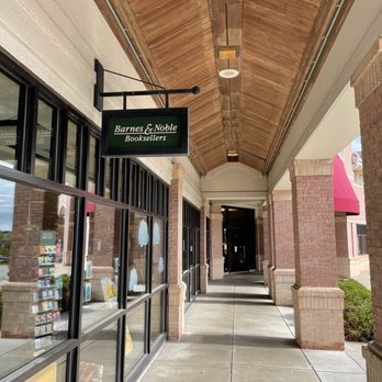 Town Center Plaza - Shopping Centers Near Me - Leawood, Kansas Town Center Plaza - Shopping Centers Near Me - Leawood, Kansas