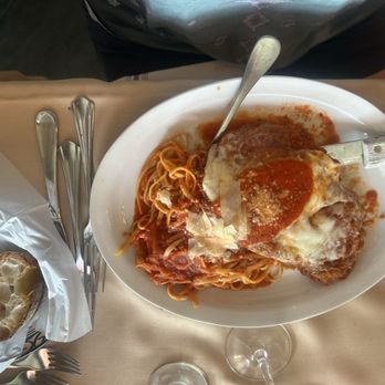 Farmhouse Tavern - Chicken Parmesan - New American Near Me - Katonah, New York