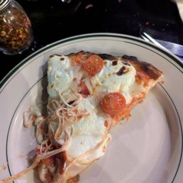 Margarita pizza that basil was forgotten Margarita pizza that basil was forgotten
