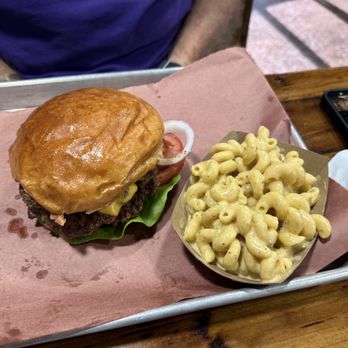 Hurtado Barbecue - Burger with Hatch Chile Mac and Cheese - Barbeque Near Me - Mansfield, Texas