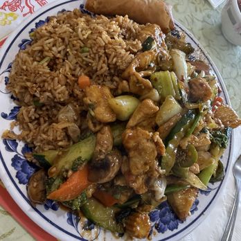 Yummy Restaurant - Chicken with Vegetable lunch special with fried rice customized with chicken breast and spicy - Chinese Near Me - Hayward, California
