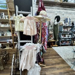 Lazy Daisy - Baby dresses