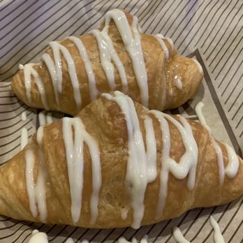 Cheddar's Scratch Kitchen - Honey Butter Croissants - American Near Me - Triadelphia, West Virginia