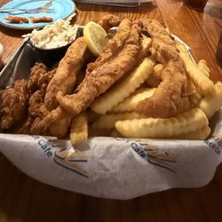Beach Bums - Fried Shrimp and Fish basket