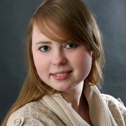 Brillen Schmitt - Auszubildende Nadja Kungel.