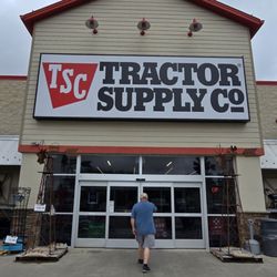 Tractor Supply - Exterior