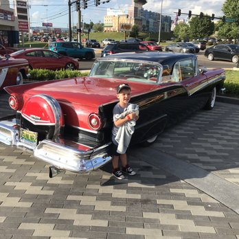 Sunliner Diner - Diners Near Me - Pigeon Forge, Tennessee
