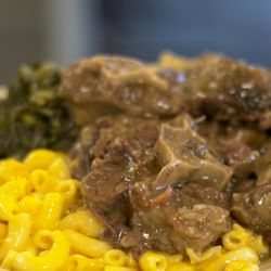 Houston's This Is It Soul Food - Oxtails, Mac & Cheese, and Greens!