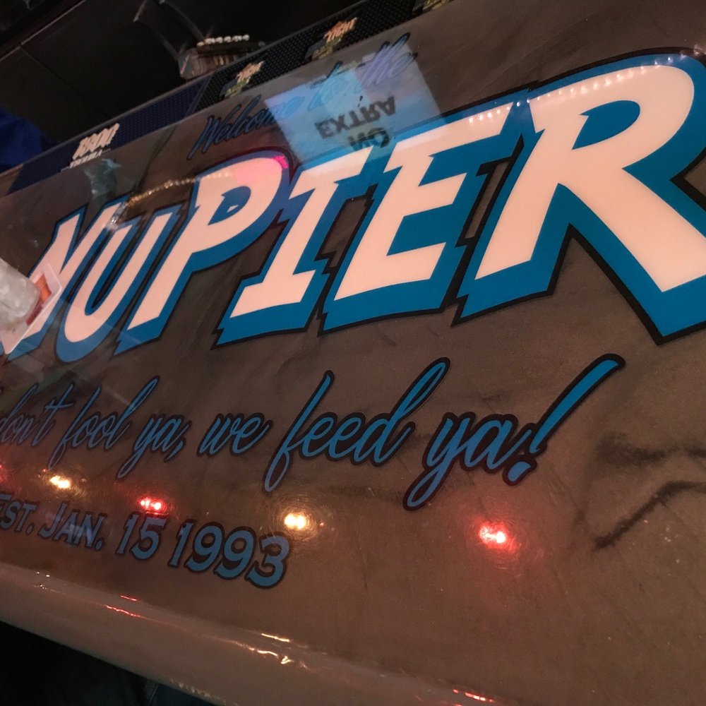a sign that says lupperr a sign that says lupperr