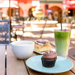 St Augustine Coffee House - Coffee, cupcakes, and a strawberry matcha latte!