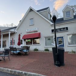 Bayroot - Exterior
