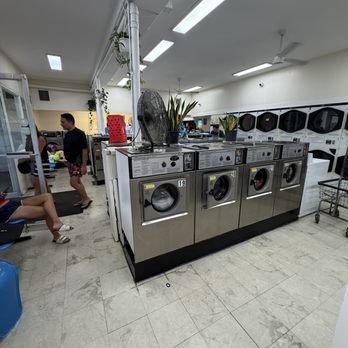 Ena Laundry - Smaller $5 washing machines - these work great. - Laundry Services Near Me - Honolulu, Hawaii Ena Laundry - Smaller $5 washing machines - these work great. - Laundry Services Near Me - Honolulu, Hawaii