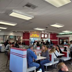 In-N-Out Burger - STILL packed at 2 pm!