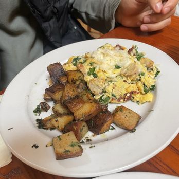 Alana's Cafe - Mediterranean Omelette with Chicken Sausage and Potatoes - Breakfast & Brunch Near Me - Burlingame, California