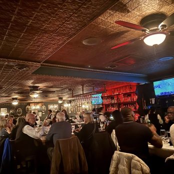 Chicago Chop House - Bar area - Steakhouses Near Me - Chicago, Illinois