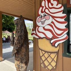 Mascot and Woden bear greeting you as you order.
