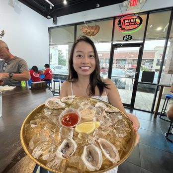 7 Seas Oyster Bar - Lucky Limes, Beau Soleil French Canadian, Pink Moons, Wellfleet New England, and Kumamoto ($36.95/dz) - Seafood Near Me - Houston, Texas
