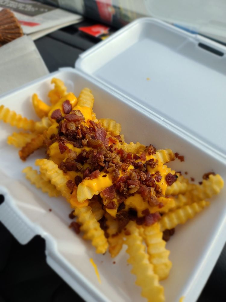 SHELL’S ICE CREAM & GRILL Updated August 2024 16 Reviews 805 E