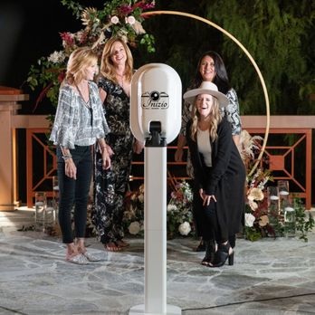 Inizio Photo Booth - Photo Booth Rentals Near Me Inizio Photo Booth - Photo Booth Rentals Near Me