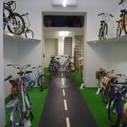 4 in Bici - 4 in bici srl interno negozio.