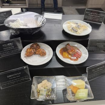Sakura Lounge - Food selection - Airport Lounges Near Me - Honolulu, Hawaii Sakura Lounge - Food selection - Airport Lounges Near Me - Honolulu, Hawaii