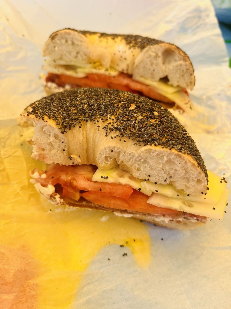 Middlebury Bagel & Deli Logo