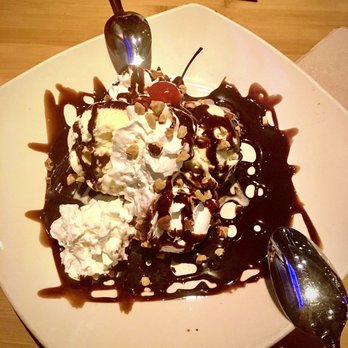 Islands Restaurant - Ice Cream Sundae - Burgers Near Me - Northridge, California Islands Restaurant - Ice Cream Sundae - Burgers Near Me - Northridge, California