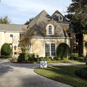 Texas Engineered Roofing And General Contracting - a driveway leading to a home - Roofing Near Me - The Woodlands, Texas Texas Engineered Roofing And General Contracting - a driveway leading to a home - Roofing Near Me - The Woodlands, Texas