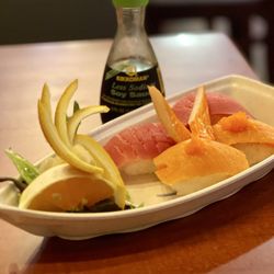 Charm Thai - Sushi - salmon and tuna nigiri