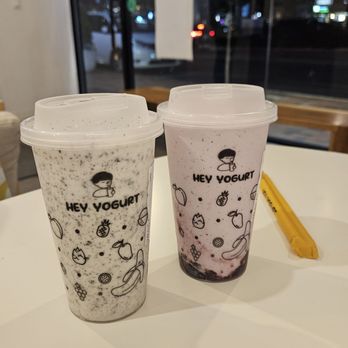Hey Yogurt - Oreo (left), blueberry (right) - Desserts Near Me - Great Neck Plaza, New York Hey Yogurt - Oreo (left), blueberry (right) - Desserts Near Me - Great Neck Plaza, New York