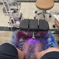 Pavillion Nail Lounge - In the chair enjoying my me time